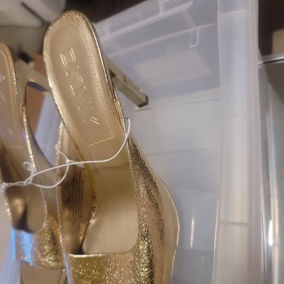 Heels - Picture 2 of 4